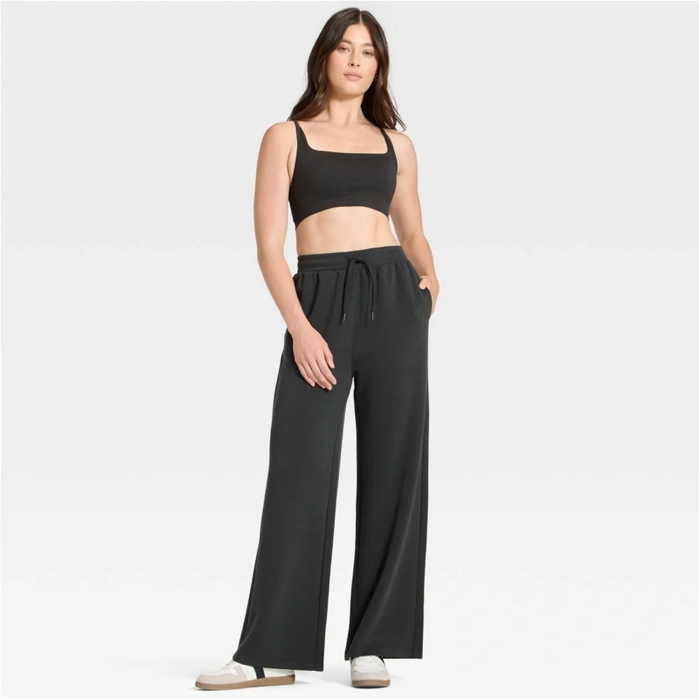 Women's Airy Sleek Wide Leg
Sweatpants - All In Motion Black M NWT - Picture 1 of 3